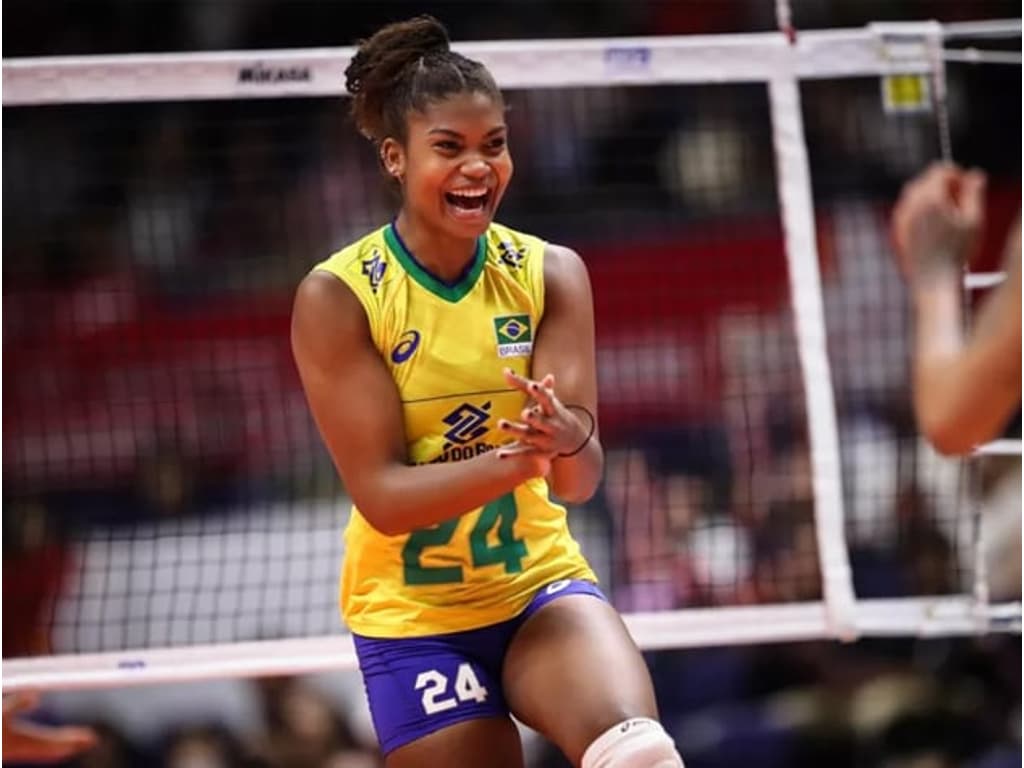 Lorenne é confirmada pelo campeão russo – Web Vôlei