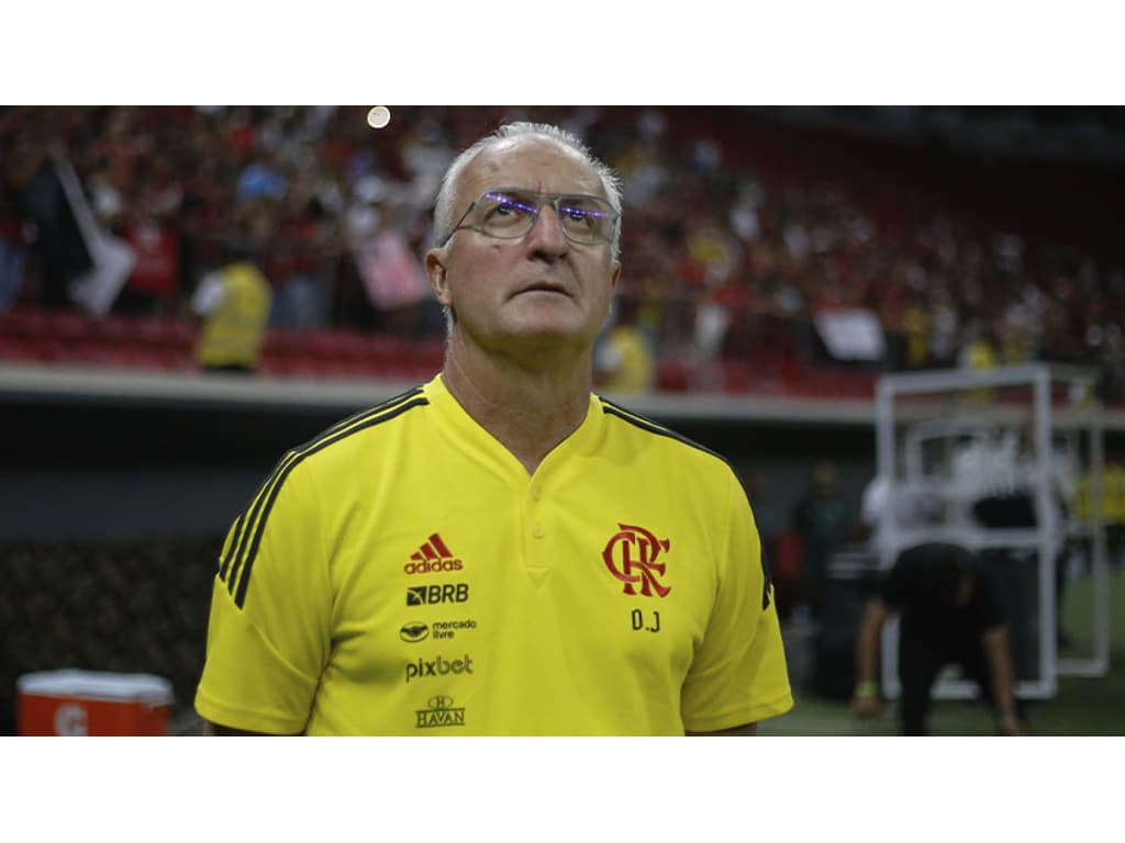 Dorival explica mudanças e elogia entrega do elenco do Flamengo