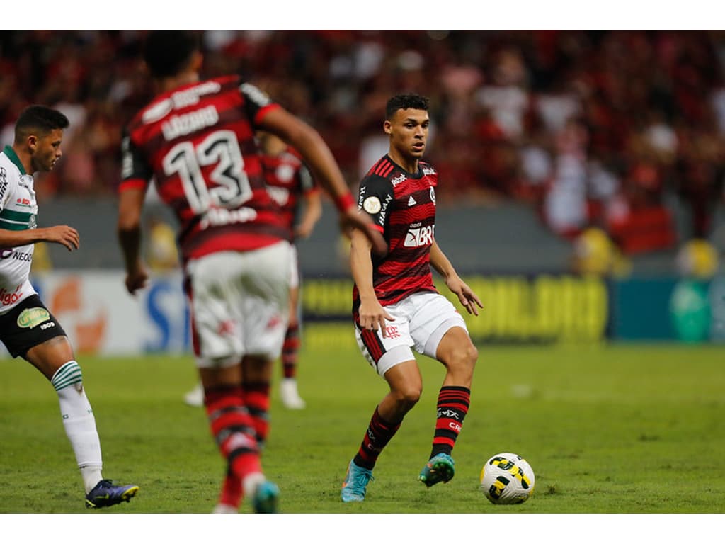 Victor Hugo é o 5° jogador mais jovem a estrear pelo Flamengo em