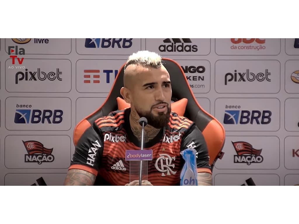 Isla revela conversa com Vidal sobre o Flamengo e se coloca à disposição de  Dome para estrear contra o Santos, flamengo