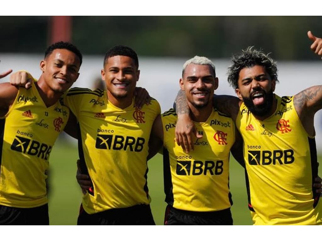 Palmeiras avança com contratação de ex-atacante do Flamengo.