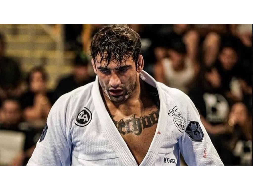 Leandro Lo, campeão mundial de jiu-jítsu, morre após ser baleado durante  show