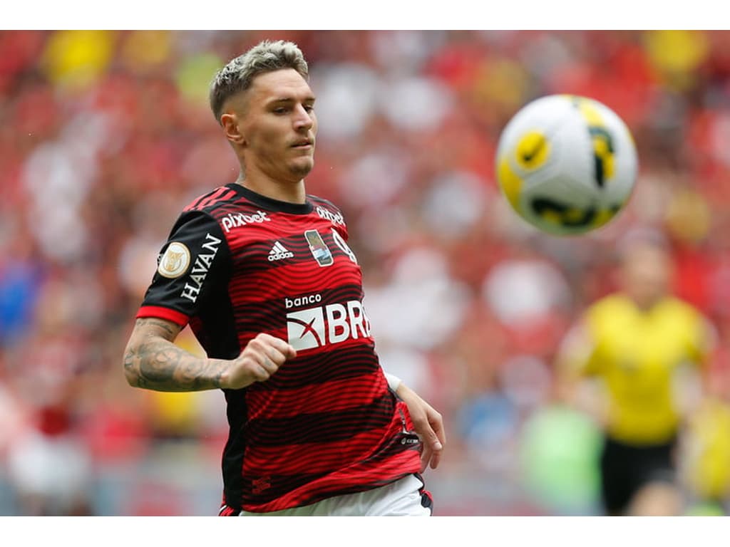 Ingleses entram em guerra para arrancarem joia do Flamengo