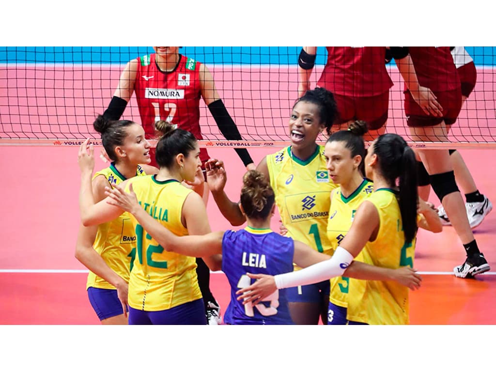 No tie-break, seleção brasileira feminina de vôlei bate o Japão e