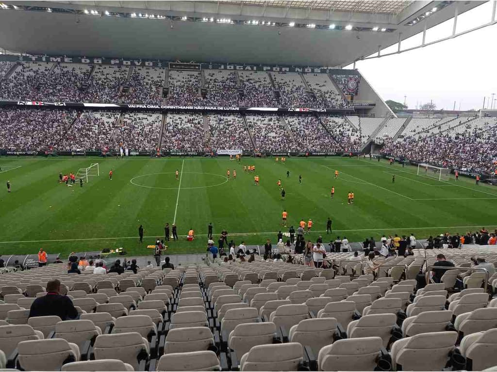 Nacional recebe torcida no primeiro treino de olho na temporada de