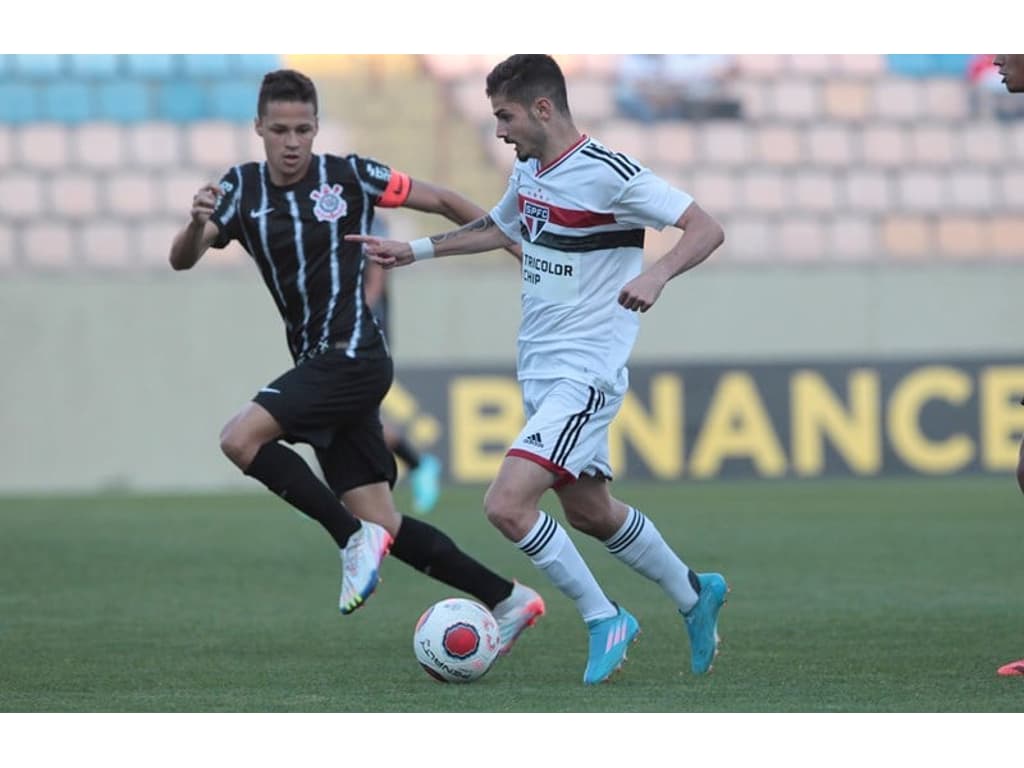 Corinthians e São Paulo vencem semifinais nos pênaltis e decidirão título  do Paulista Sub-17, futebol