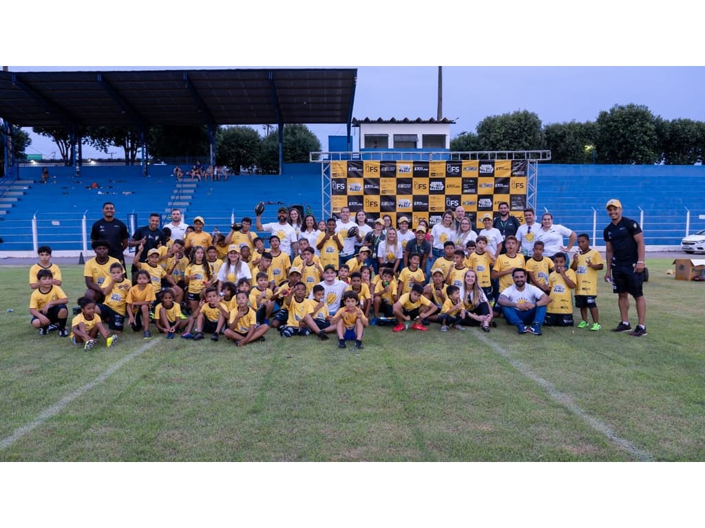 Jogador De Futebol Da High School Em Ação Durante Um Jogo No Sul