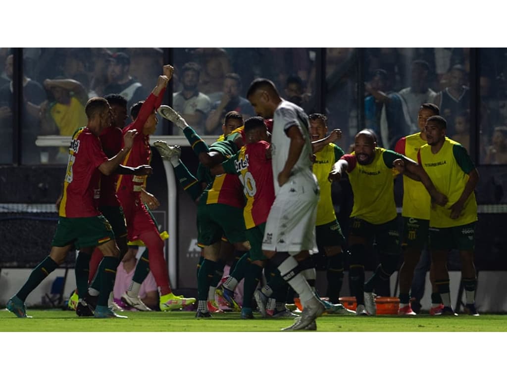 Abafa! Derrota do Brasil na Copa do Mundo movimenta a web com