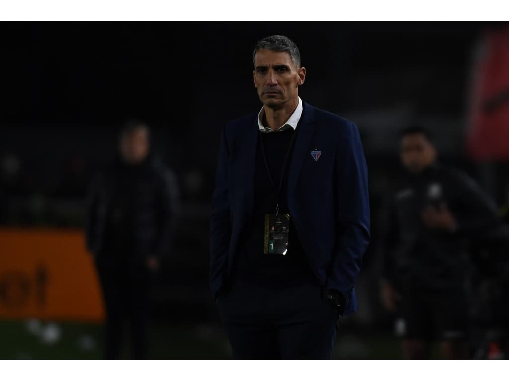 Ex-técnico da Seleção Brasileira troca Vasco por rival