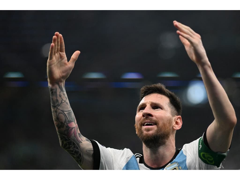 Campeão com a Argentina, Messi é eleito o melhor jogador da Copa no Catar -  Banda B