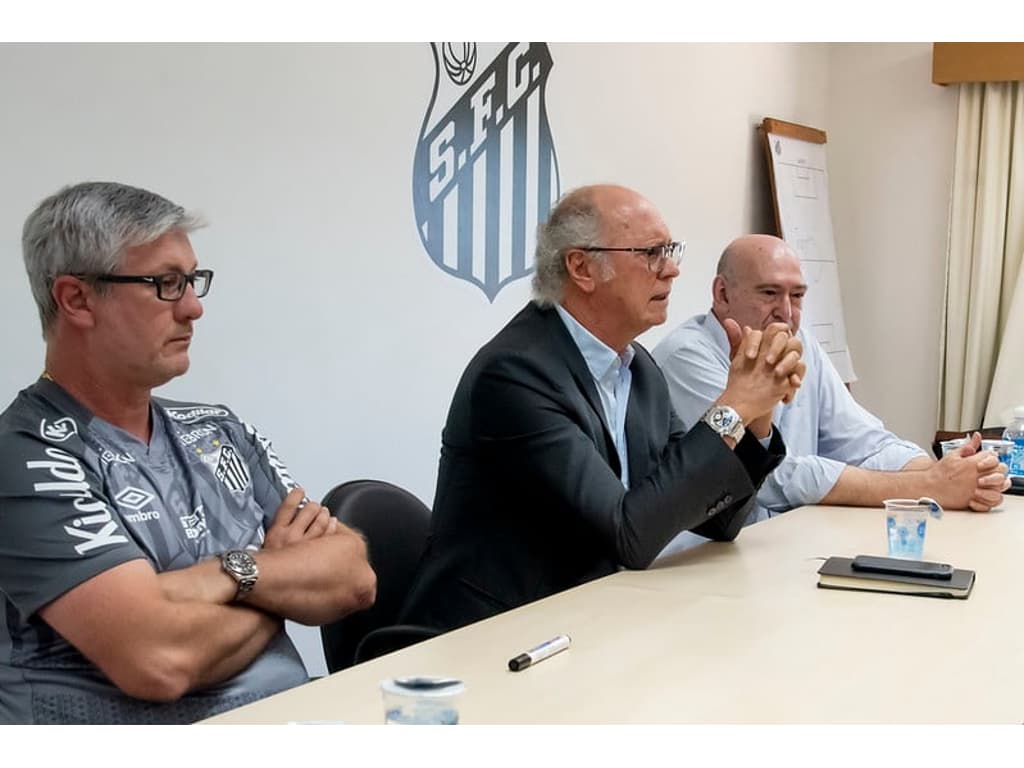 Foto de Falcão vendo final de Wimbledon no Morumbi agita bastidores do  Santos, santos