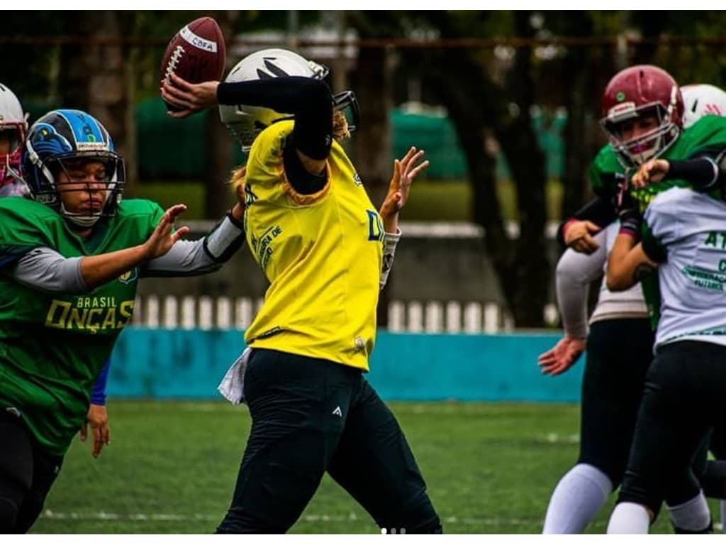 Mulheres sujam o uniforme no futebol americano do Brasil - Foto 9 - Futebol  - R7