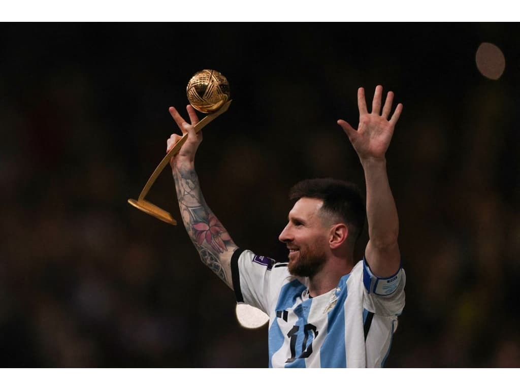 Campeão com a Argentina, Messi é eleito o melhor jogador da Copa no Catar -  Banda B