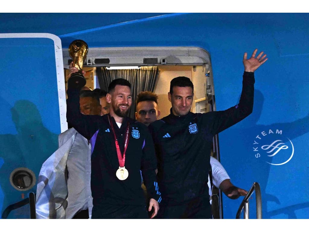 Equipes de resgate reiniciam busca por avião com jogador argentino -  Esportes - R7 Futebol
