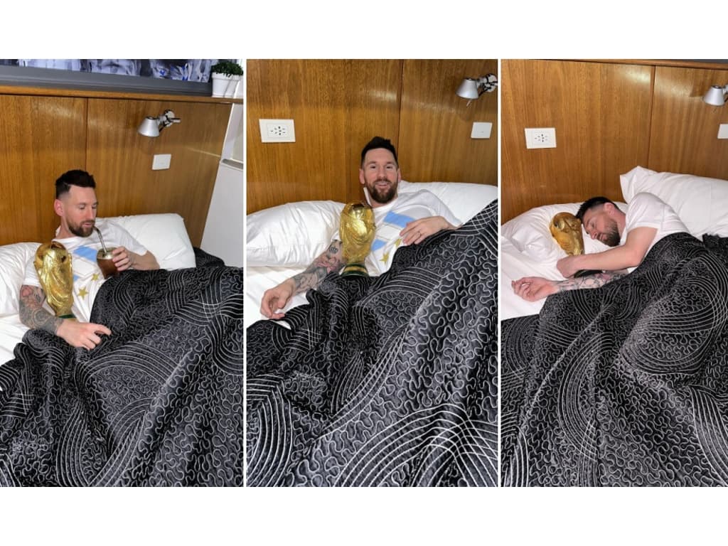 Lionel Messi 'dorme' ao lado do troféu da Copa do Mundo - Lance!