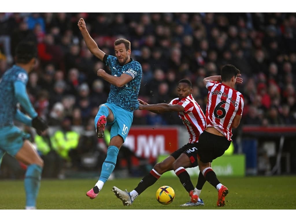 No primeiro jogo sem Kane, Tottenham empata com Brentford na estreia do  Inglês