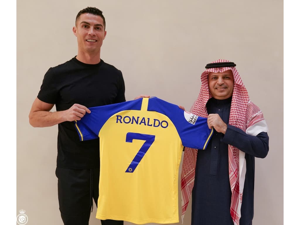Cristiano Ronaldo quase nocauteia cinegrafista em cobrança de falta; veja, futebol saudita