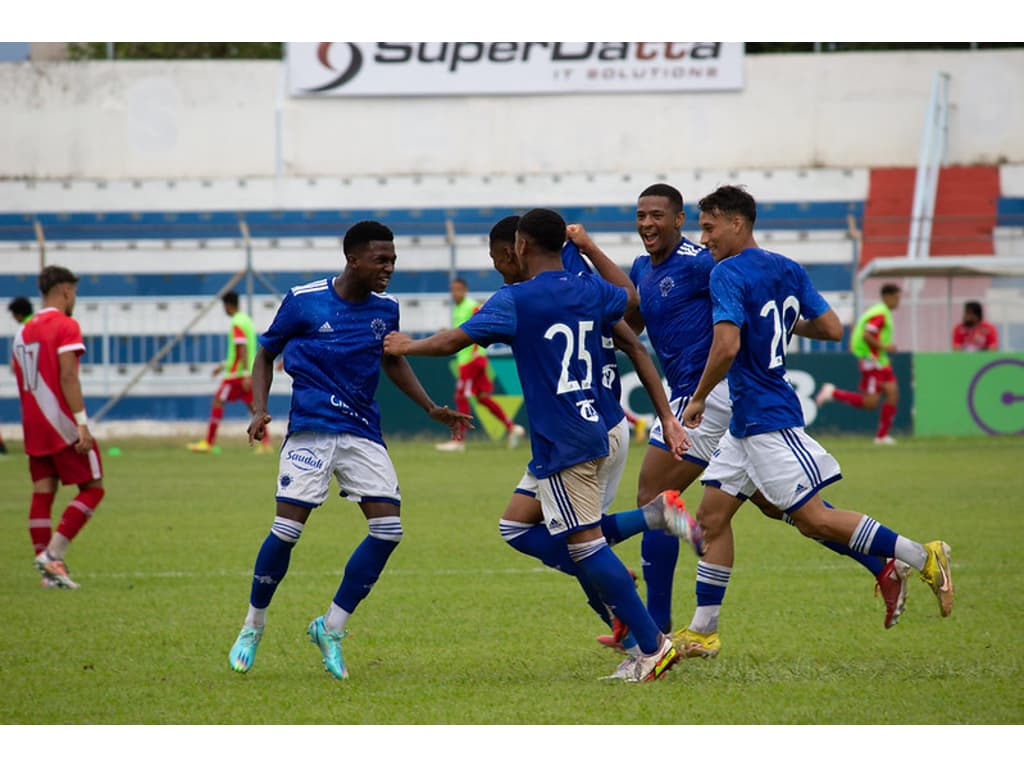 Guarapari?': Cruzeiro ironiza estado do gramado de jogo pela Copinha -  Superesportes