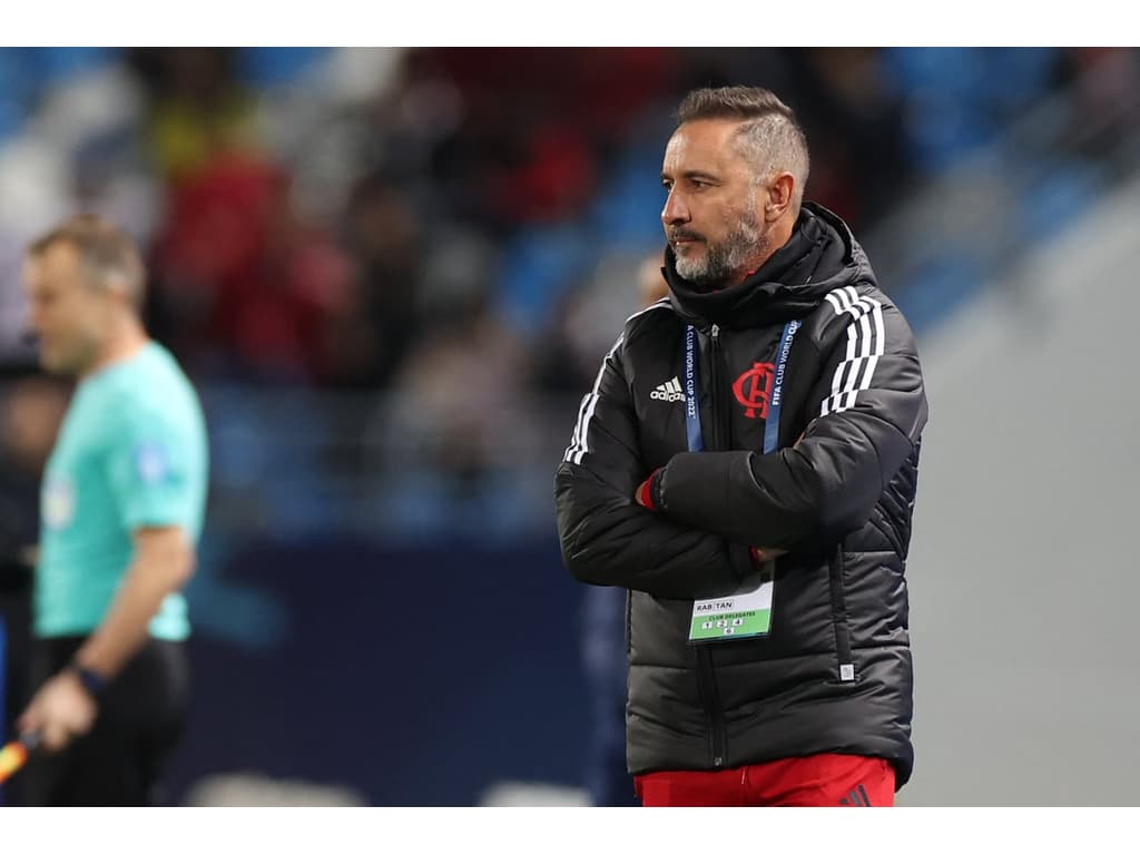 Vítor Pereira critica falta de educação no Brasil e ironiza Corinthians e Flamengo