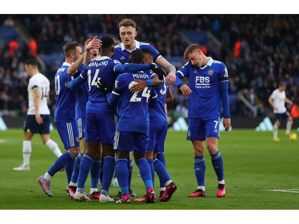 Arsenal sai na frente, mas cede empate para o Brentford em mais um tropeço  pela Premier League