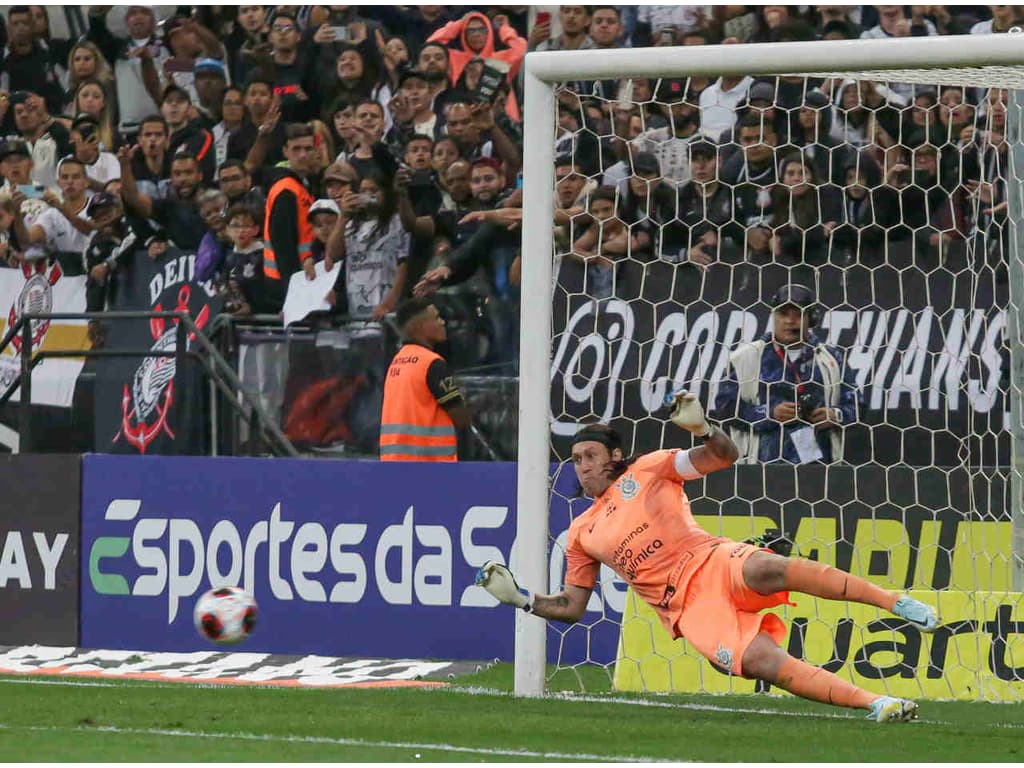 Cássio defende 22º pênalti pelo Corinthians e encosta em Ronaldo por  recorde - Lance!