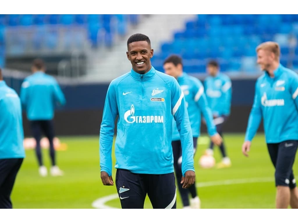 Clube da Série A negocia com Robert Renan e tenta 