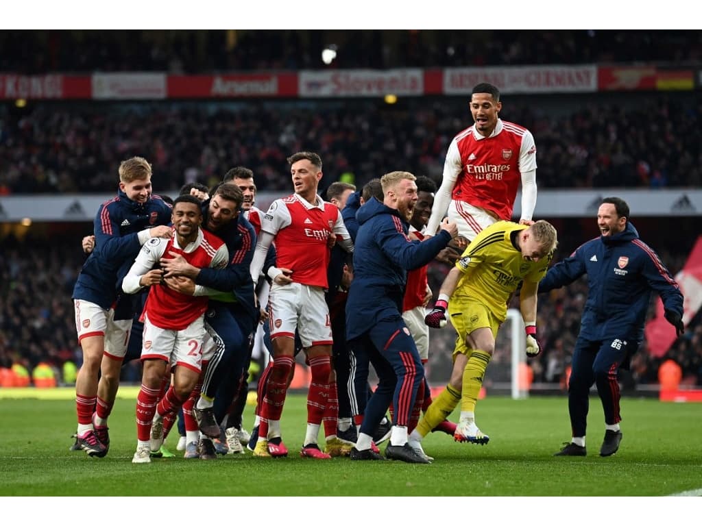 INGLÊS: Tottenham conta com empate do Arsenal para assumir liderança;  United ganha de virada