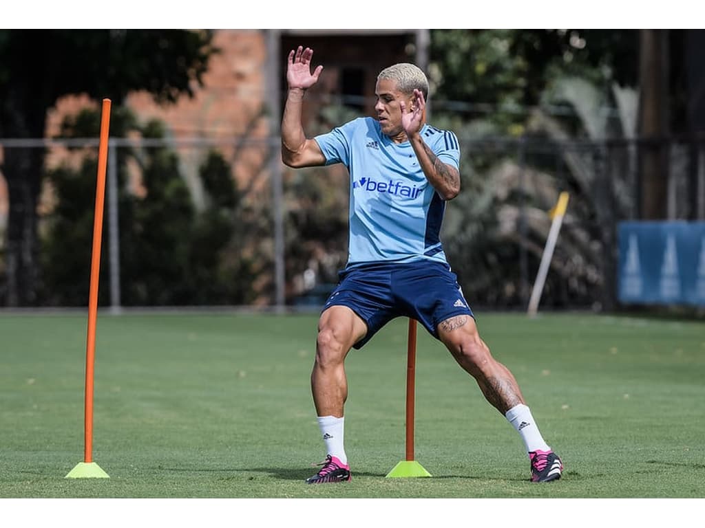 Cruzeiro oficializa contratação de Wesley Gasolina