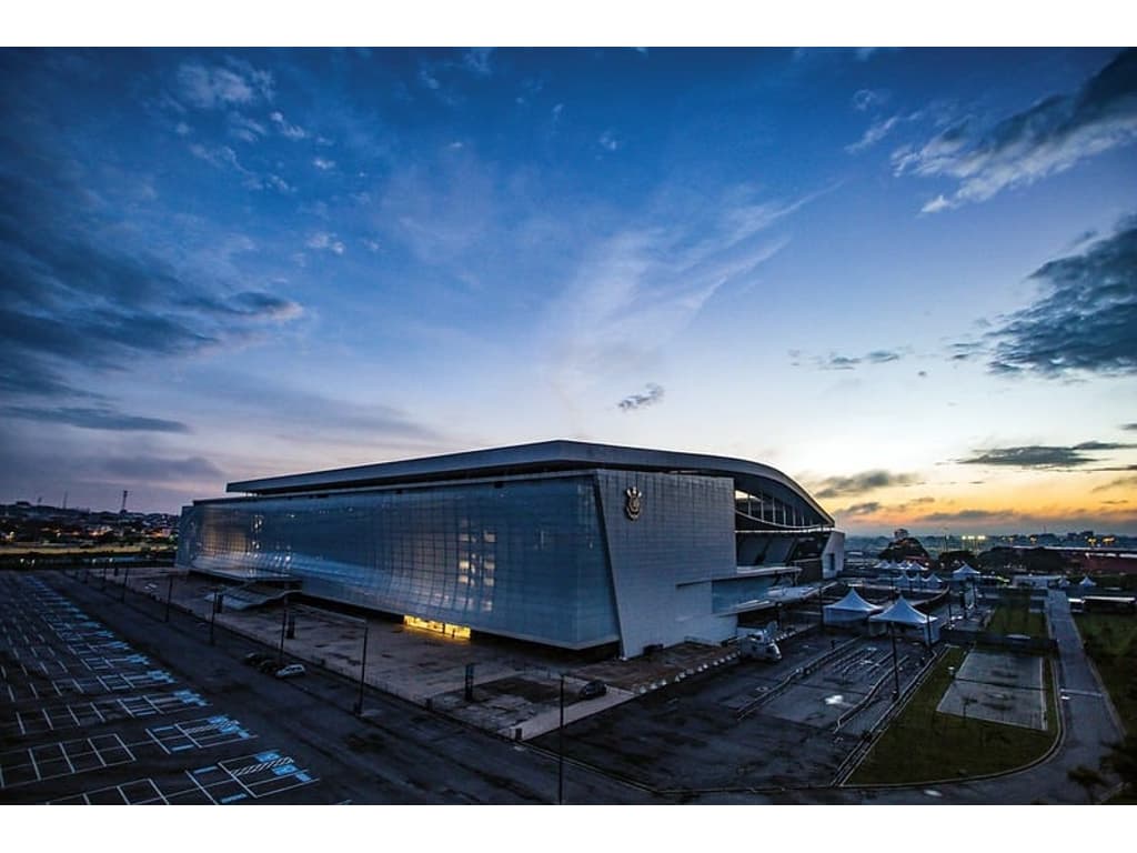 Presidente do Corinthians anuncia acordo milionário de patrocínio por placas na Arena