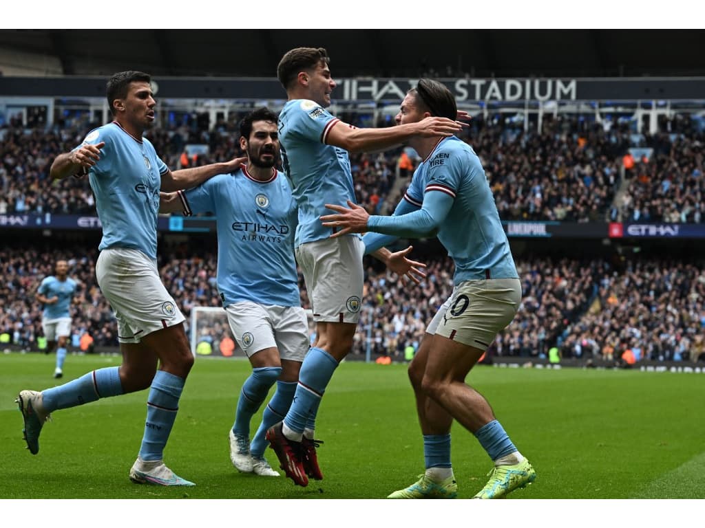 Manchester City goleia Wycombe e avança na Copa da Liga; Liverpool