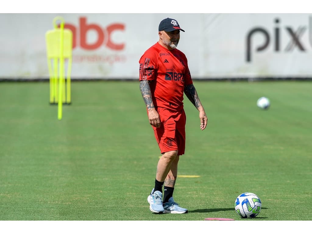 Sampaoli prepara Flamengo para jogo contra o Bahia; negociações com Tite seguem em paralelo