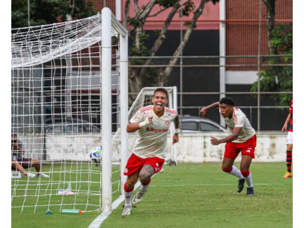 Agora capitão, lateral Da Rocha lidera Juventude no Gauchão Sub-20 - Lance!