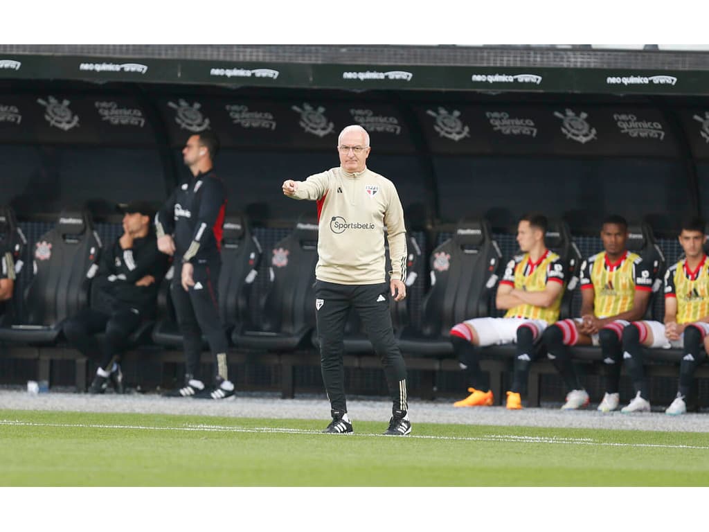 Dorival dispara contra arbitragem após empate do São Paulo em clássico:  'Foi lamentável o que aconteceu aqui hoje' - Lance!