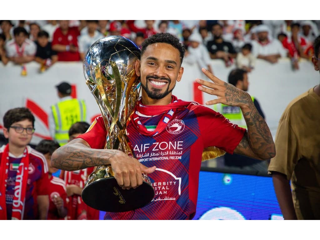 Bicicleta, falta no ângulo… Caio Lucas vira 'artilheiro dos gols bonitos'  nos Emirados Árabes