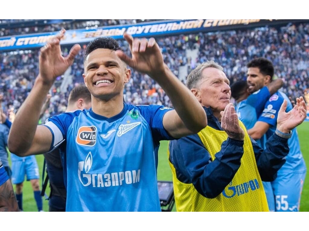 Douglas Santos se torna tricampeão russo e comemora mais um título com o  Zenit