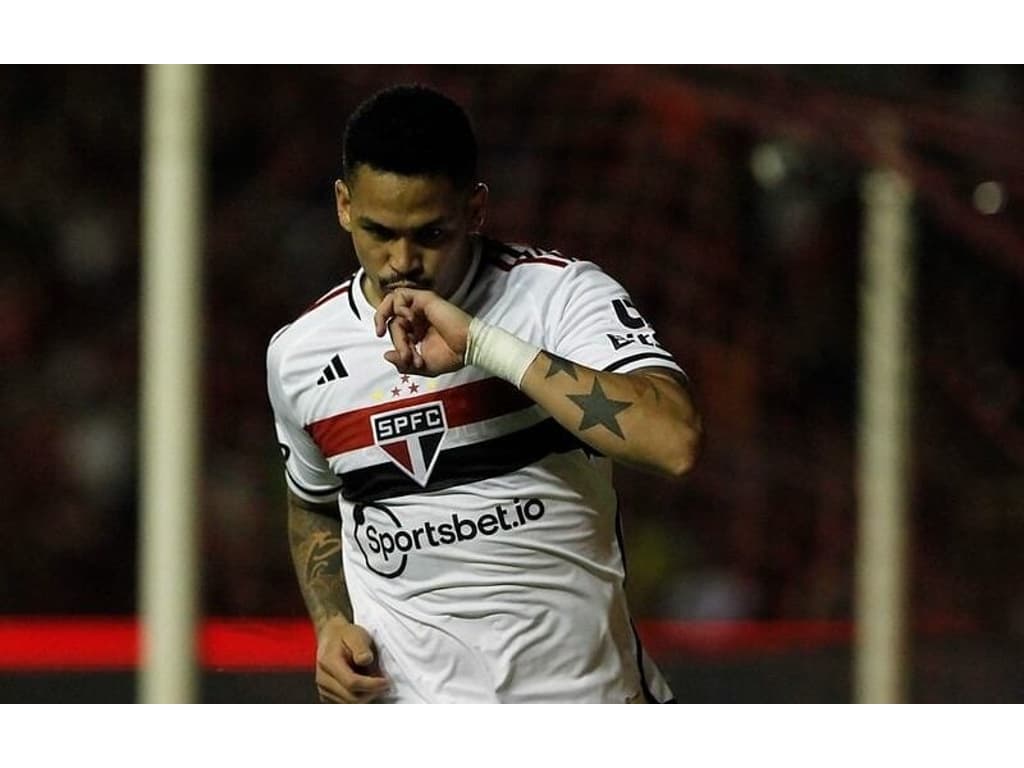 Luciano se iguala a ídolo da camisa 9 do São Paulo como 'maior