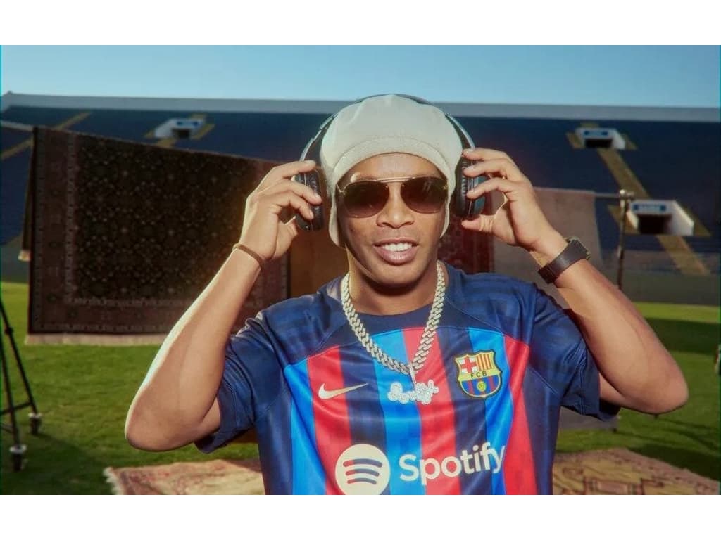 VÍDEO: Filho de Ronaldinho Gaúcho estreia no Barcelona e divide