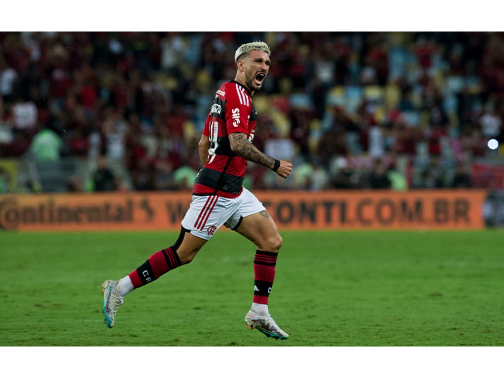 Valor da nova camisa do Flamengo recebe críticas de torcedores na web: 'Vem  com o Arrascaeta?' - Lance!