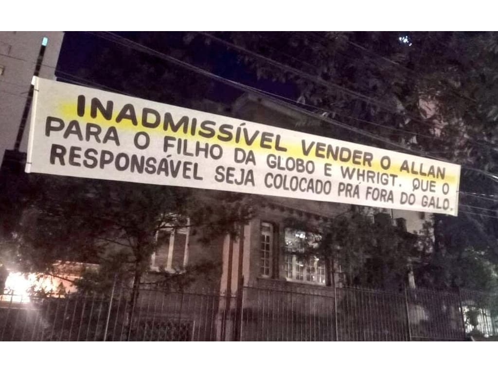 Atlética Direito UFMG - Os moletons e jaquetas finalmente chegaram! Para  pegar sua encomenda, procure-nos na sala da AAA nos intervalos de aula, no  final da aula do diurno ou antes da