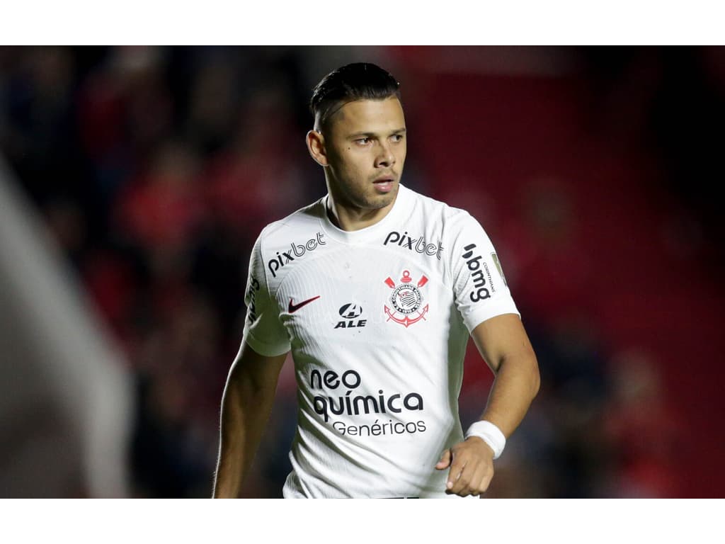 SÃO PAULO, SP - 02.05.2018: CORINTHIANS X INDEPENDIENTE - Silvio Romero do  Independiente is playing for Corinthians FC during a match between  Corinthians and Club Atlético Independiente (Argentina), which is valid for