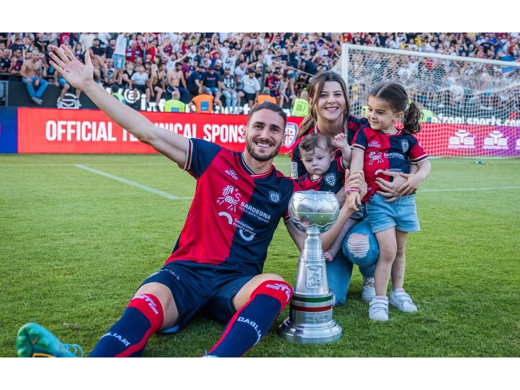 Titular do Cagliari, e com grandes atuações na temporada, Paulo Azzi  comemora acesso na Série B italiana - Lance!