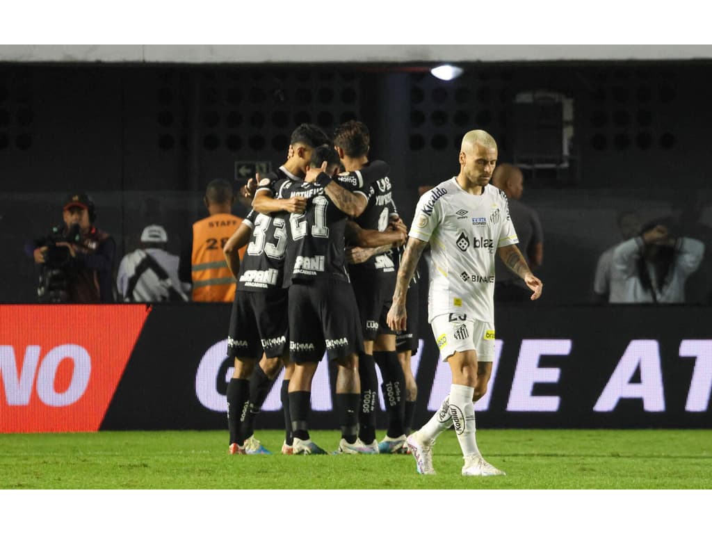 Corinthians vence clássico contra o Santos em jogo encerrado após