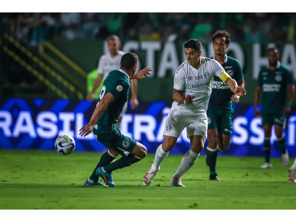 Goiás sofre gol nos acréscimos e empata com Grêmio na Serrinha