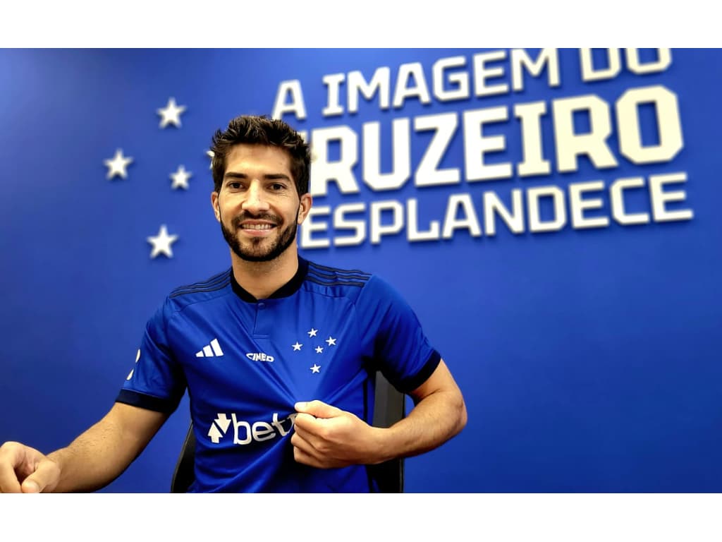 Cruzeiro anuncia a contratação do volante Lucas Silva, cruzeiro