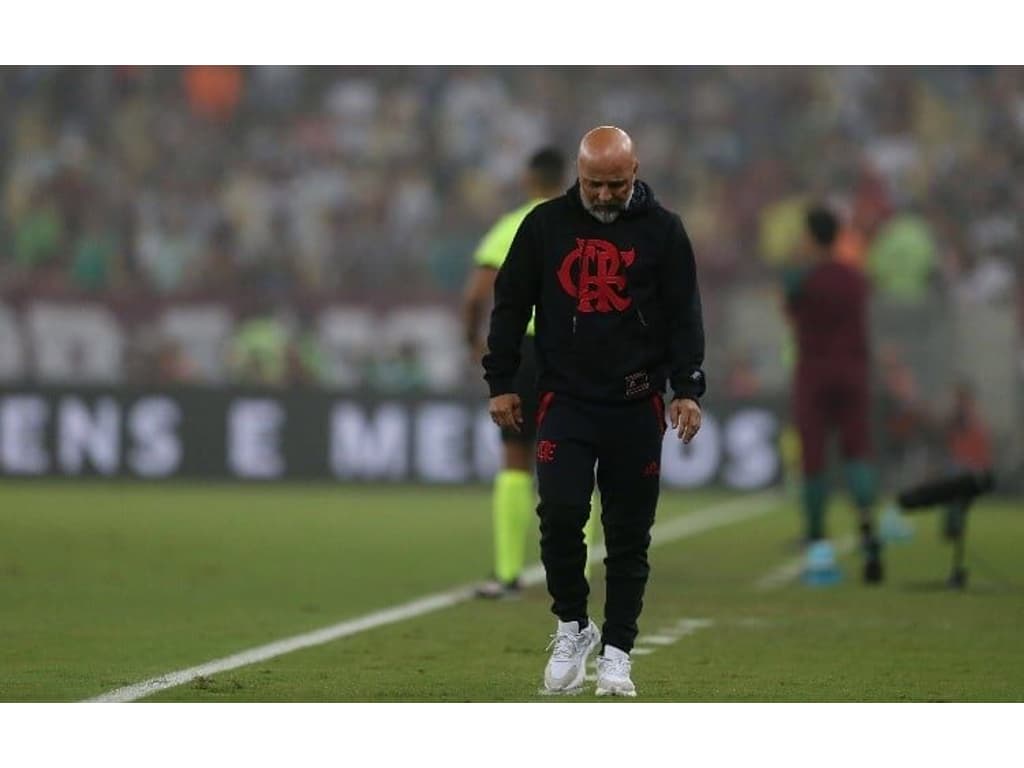 Wesley leva terceiro cartão amarelo e está fora da decisão contra o Grêmio  no Maracanã