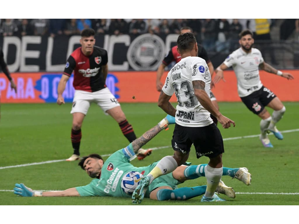 Corinthians vence Newell's de virada pela Sul-Americana - Lance!