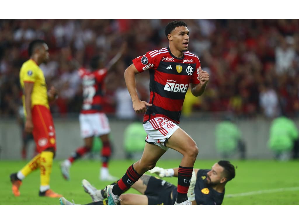 Victor Hugo é o 5° jogador mais jovem a estrear pelo Flamengo em