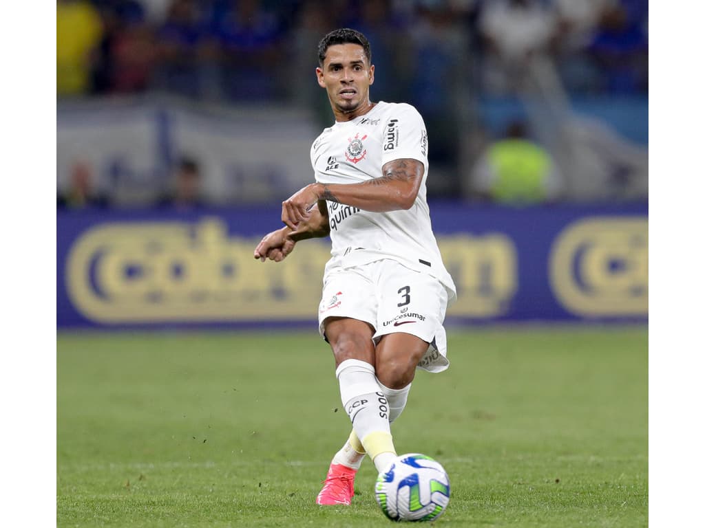 Corinthians abre negociações com o Benfica pela permanência em definitivo de Lucas Veríssimo