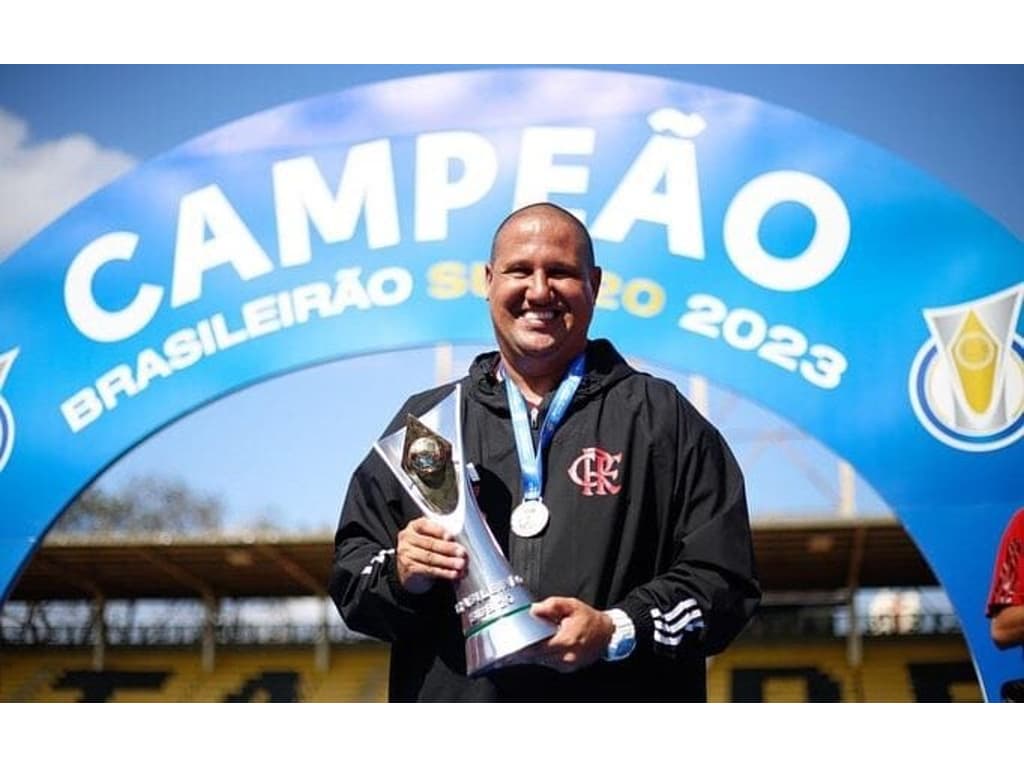Treinador do Flamengo Sub-20 celebra título do Brasileirão: Sentimento de gratidão
