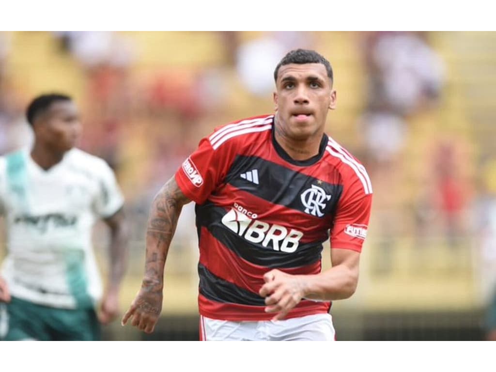 Com polêmica por paradinha, Flamengo vence Palmeiras nos pênaltis